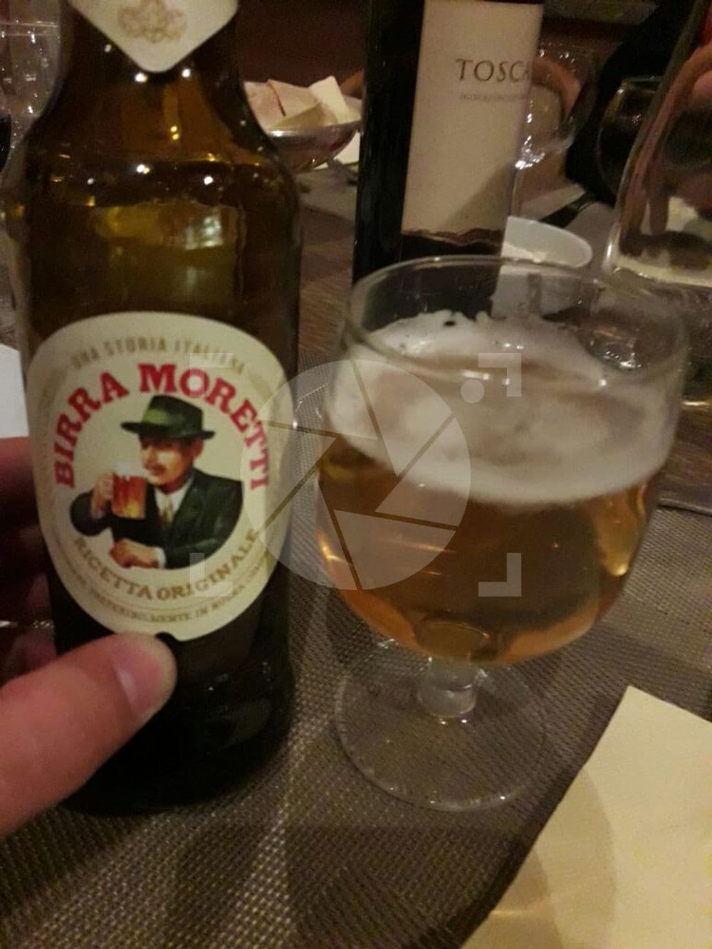 Birra Moretti Cerveza Italiana servida en copa