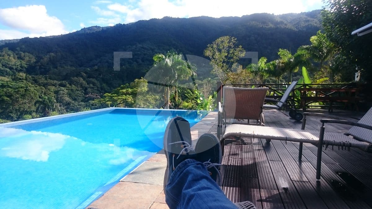 Descanso piscina naturaleza