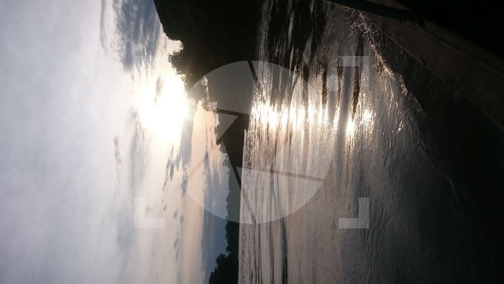 Precioso aterdecer en el río