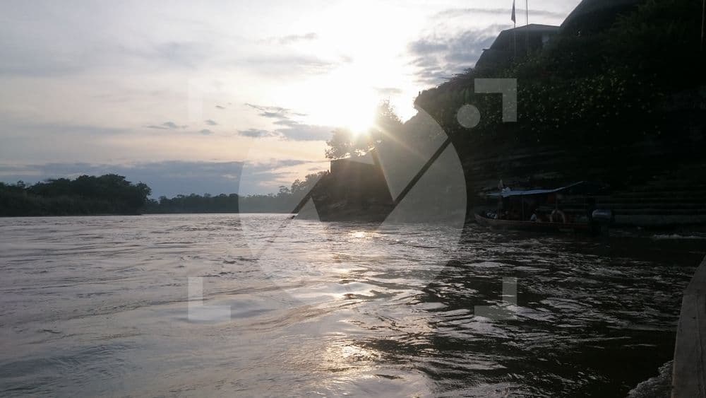 Atardecer en el río Napo - Ecuador