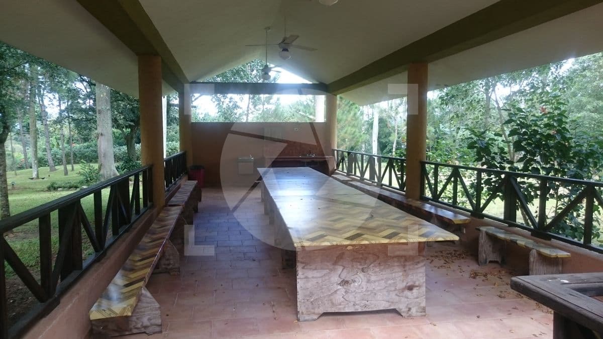 Mesa  de comedor hermosa 