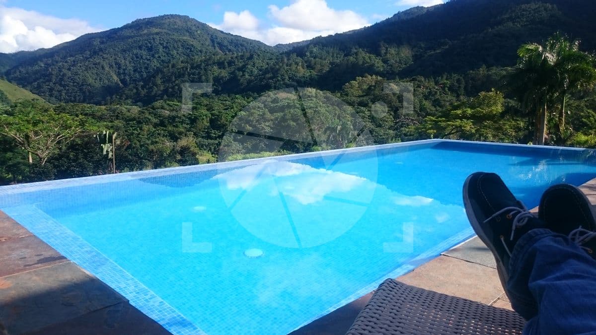 Piscina montañas 