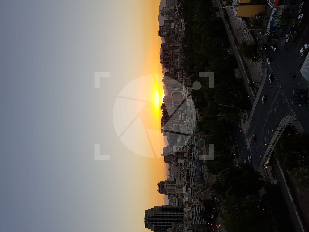 ATARDECER EN CIUDAD